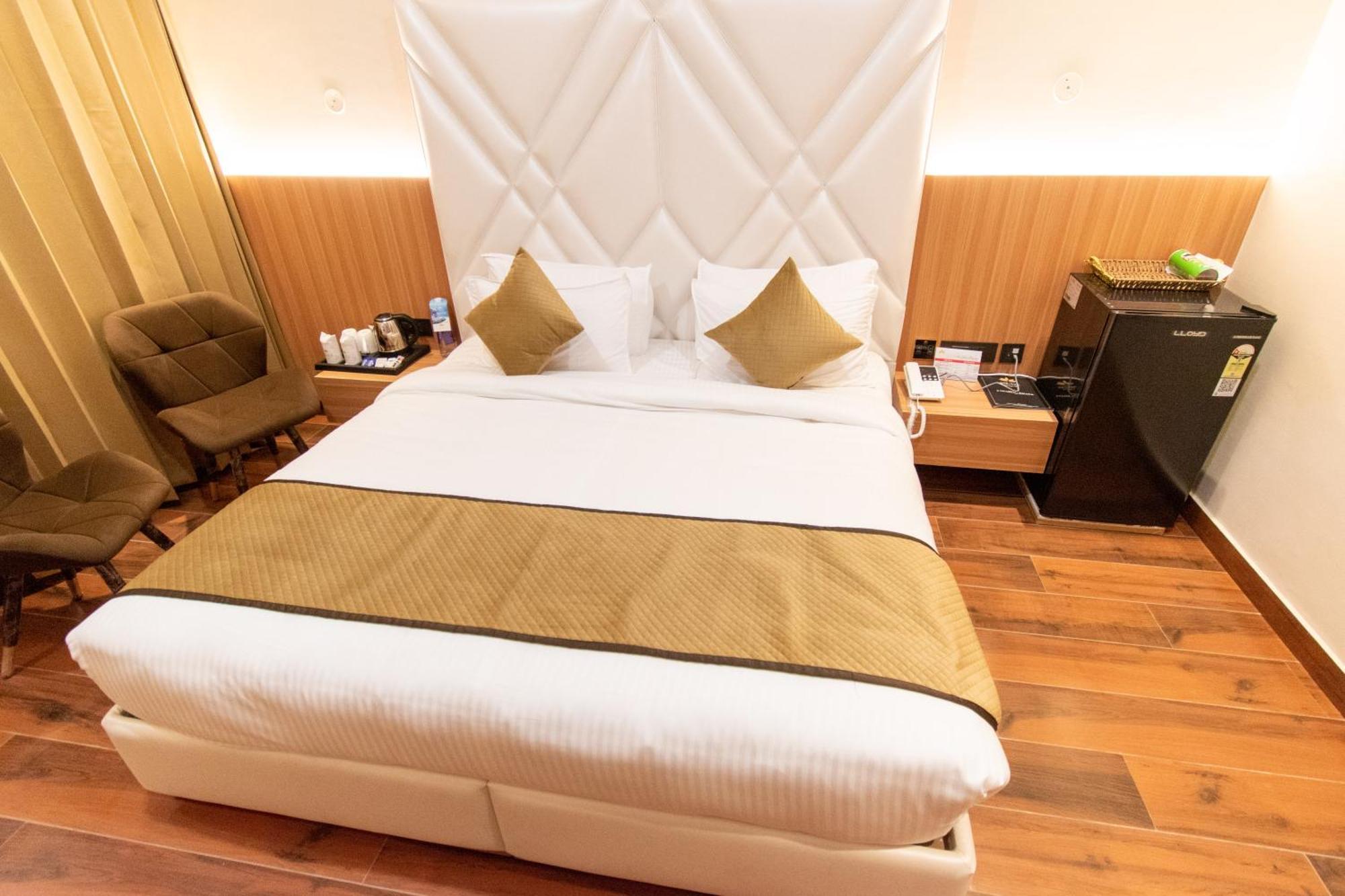 Hotel Miracle Resort Phagwāra Esterno foto