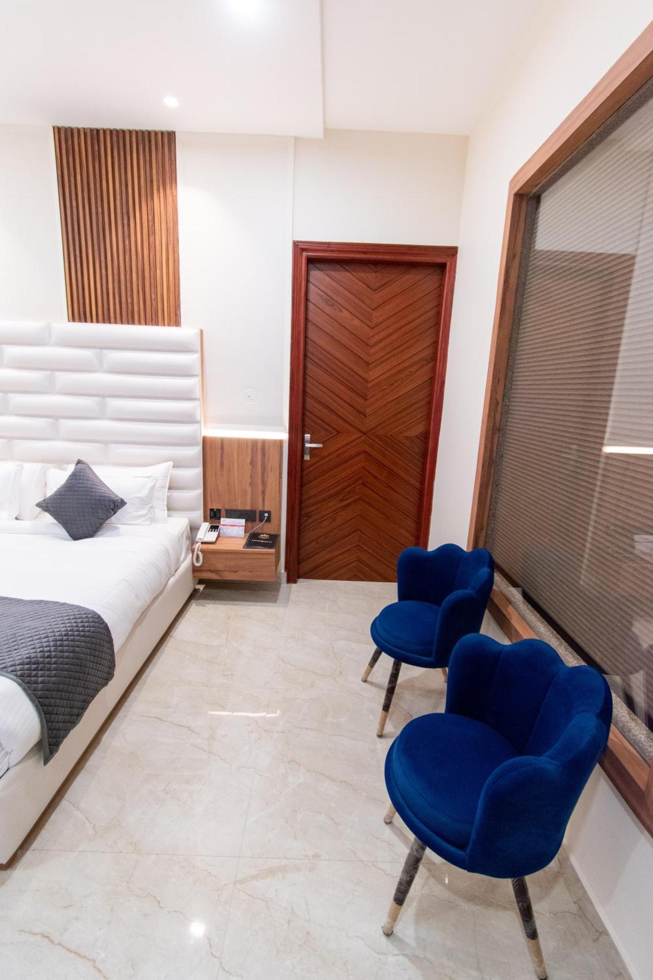 Hotel Miracle Resort Phagwāra Esterno foto